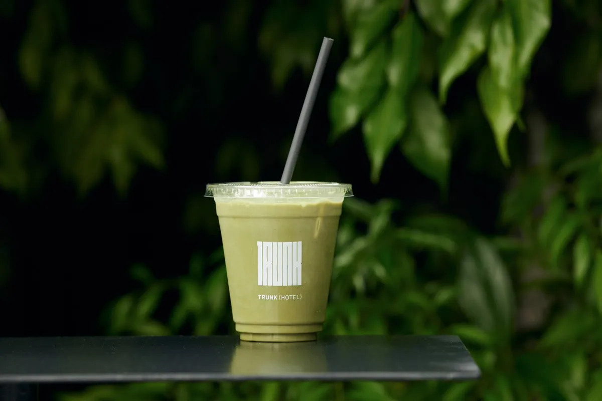 植物性素材のみで仕上げた抹茶ココナッツラテ