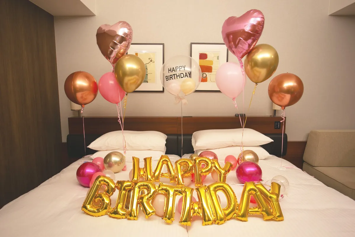 Happy Birthdayの文字バルーン