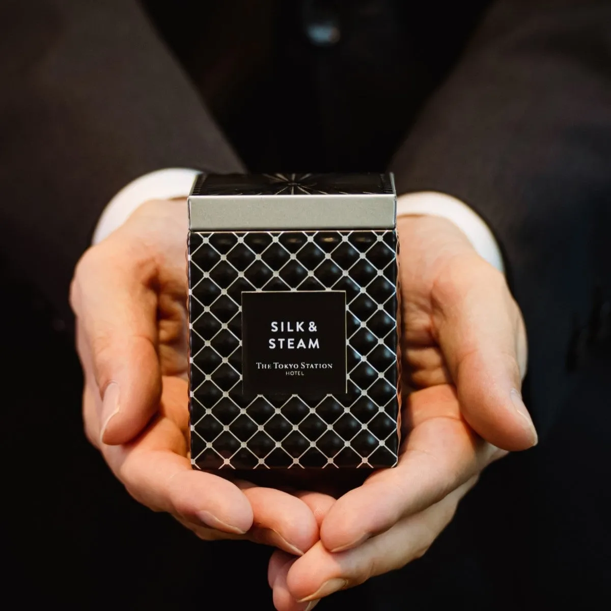 オリジナルティーSilk & Steamの紅茶缶